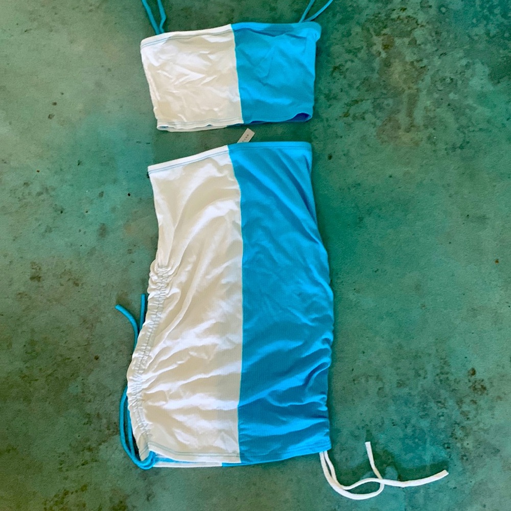 It is an aqua blue with white fits perfect on body